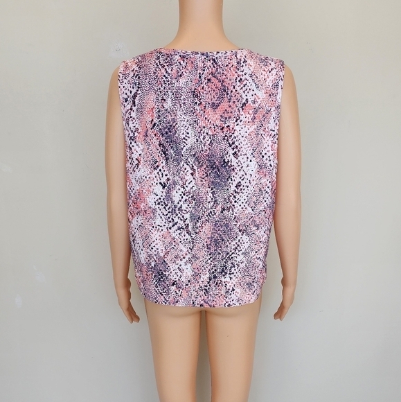 FIRM PRICE🔥Bebe multi print sleeveless top - Picture 3 of 10